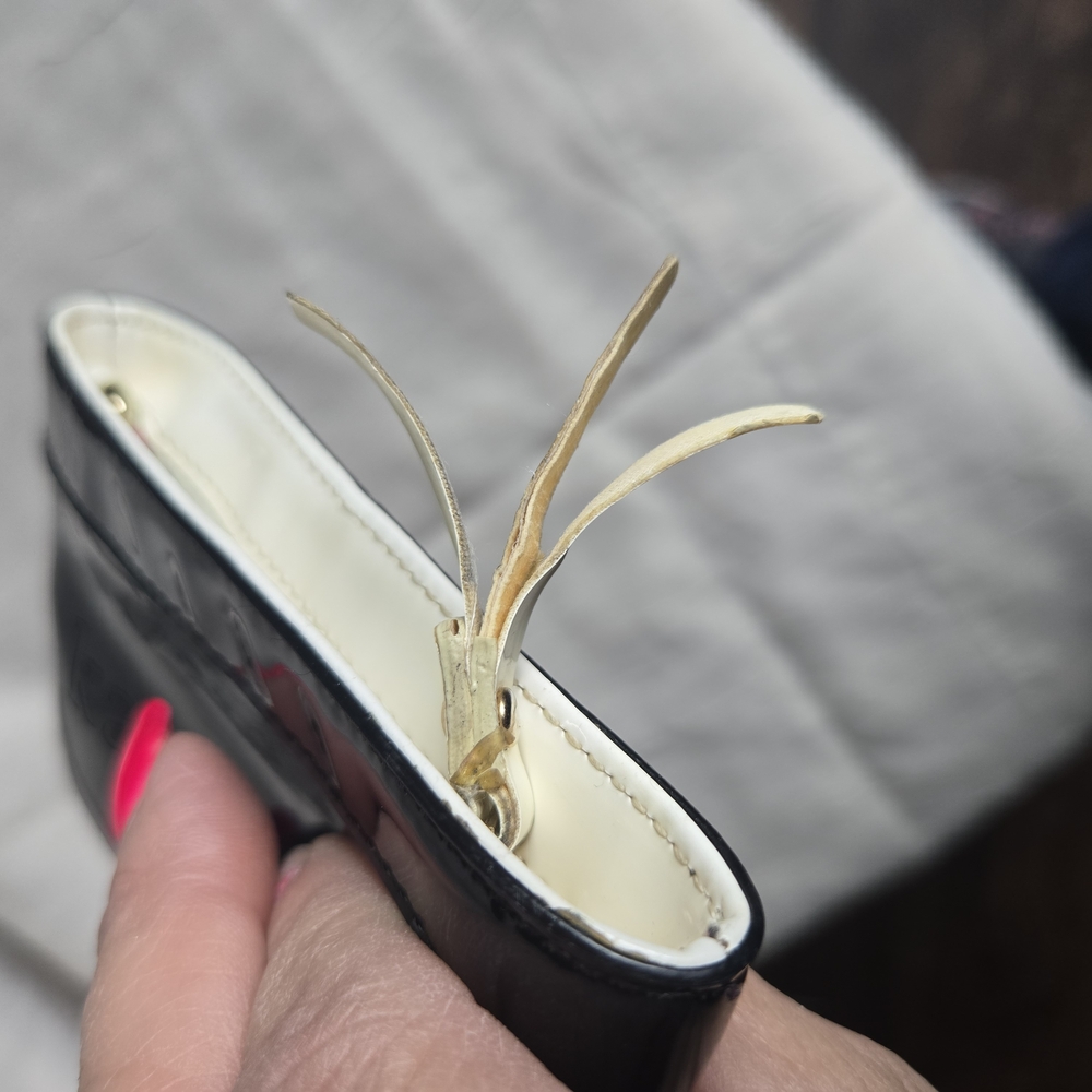 Kate Spade New York Patent Leather Zip Wallet or Key Ring Holder - Picture 8 of 9